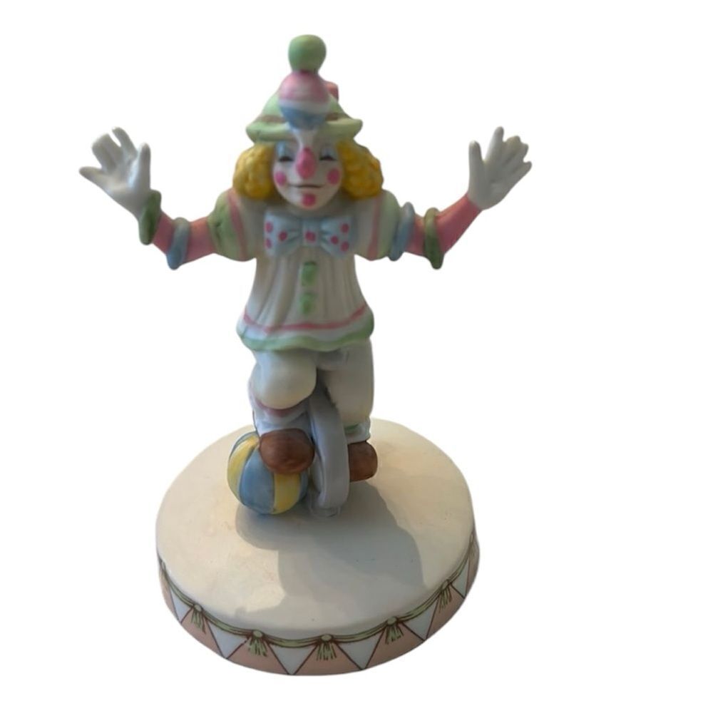 Vintage 1983 Applause Wallace Berrie #9605 porcelain Juggling unicycle clown EVC